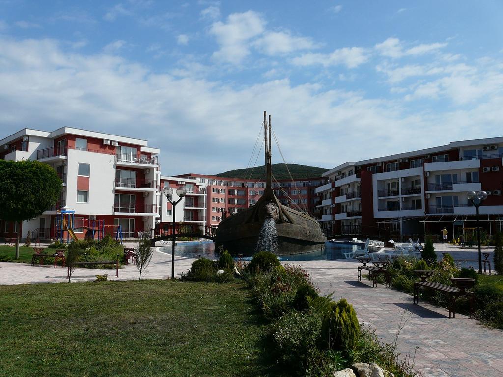 Private Apartments In Privilige Fort Beach Elenite Exterior foto